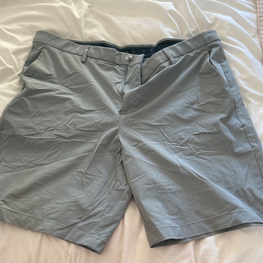 Perry Ellis Men's Light Gray Flat Front Shorts